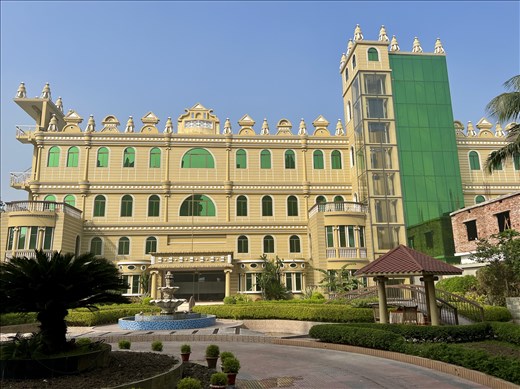 Sonargaon Royal Resort - was empty other than a few staff