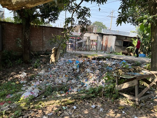 trash by entrance to Panam City