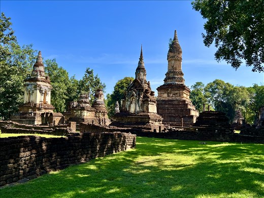 Wat Chedi Chet Thaeo