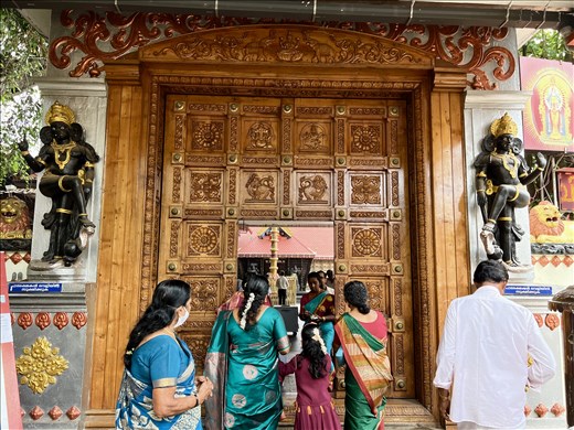 entering Karikkakom Chamundi temple