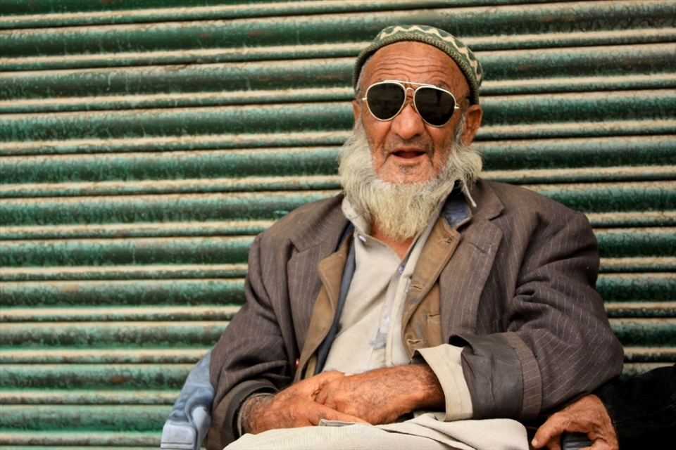 A stylish veteran at Dras. The inhabitants of Dras are believed to be Indo-Aryan or Indo-Iranian or Indo-European speaking, believed to have migrated to Ladakh from central Asia. They are called Dard people. They speak Shina a Dardic language.