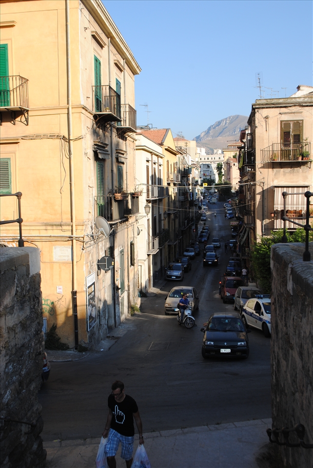 Culture of italians. Life moviment of Palermo.