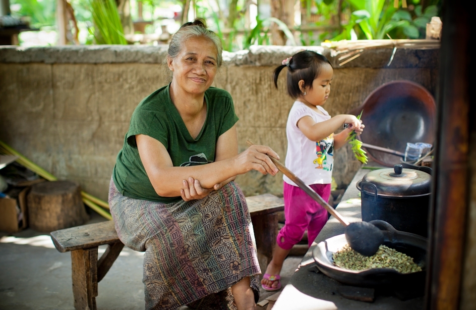 The best part of travel for me is the people you meet. I believe anyone you meet can teach you something. Whilst on a tour of the Cewack coffee farm in Bali I met this lady. She was demonstrating how to roast the coffee beans. I found her face very warm and gentle. I think she's beautiful. 