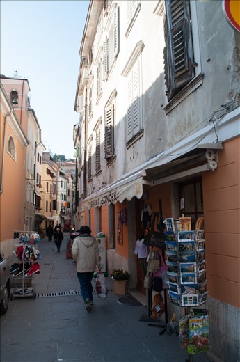 Maze like Small allies winding up the hill.