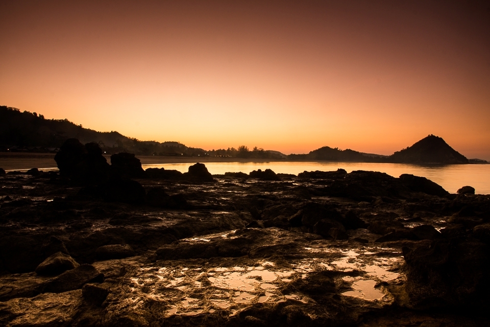 Dark, deep, orange and sharp… the hill falls asleep rocked by the sound of the sea.