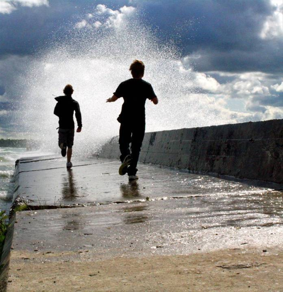 Bearing the storm, Danger ahead, Port Elgin Ontario