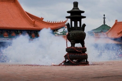 Outside the hall the celebration of the Year of the Dragon began with the thundering sound of hundreds of crackers being set alight. 
The whole courtyard was covered with a white blanket of smoke. This marked the start of the Dragon and Lion Dance, a traditional dance to celebrate the year of the dragon. This dance is done with the intention to ward of evil spirits and to bring prosperity and good fortune .