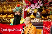 The Abbot of Nan Hua Temple, Venerable Hui-Fang, shared the New Year's message of Venerable Master Hsing Yun with eight hundred people. The Grand Master spoke wise words of “Heavenly Blessing and Protection.