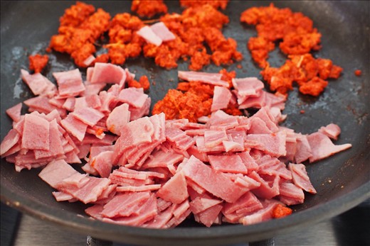 you fry the chorizo and bacon together