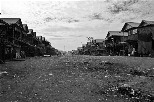 This is the main street of Chong Kneas village at the edge of the Tonle Sap Lake, thirty minutes from Siem Reap. During the rainy season, Chong Kneas is a floating village, full of life and tourists navigating through in barks. The water reaches a few meters, hence the houses built high above the ground. For a community that mostly depends on fishing, it is almost as if life stops during the dry season. 