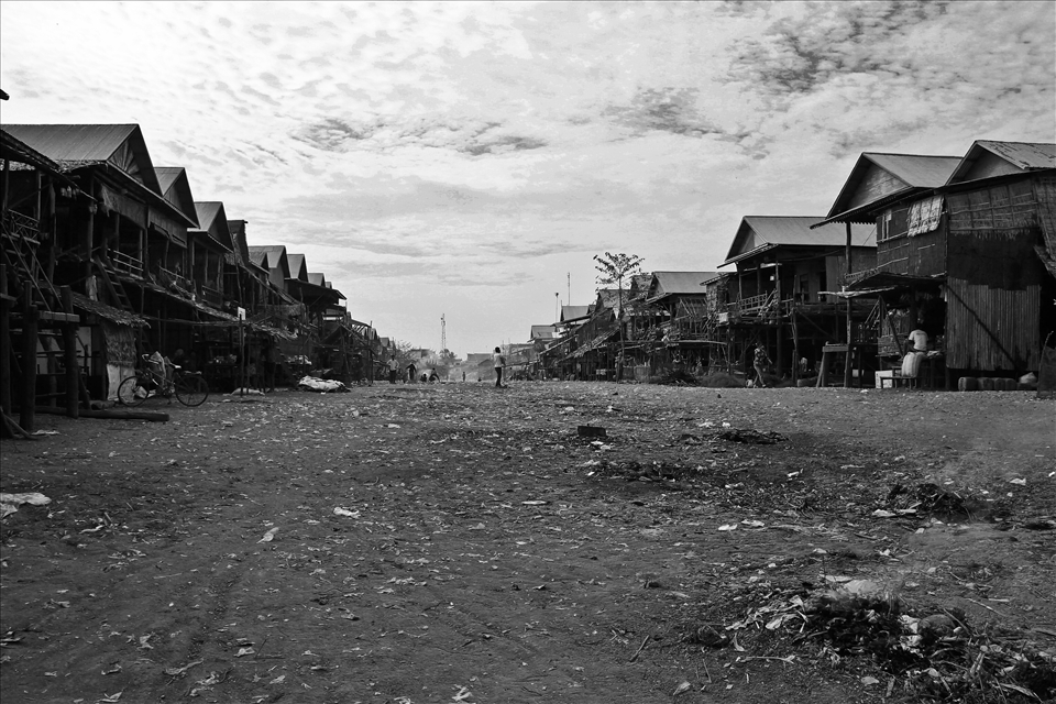This is the main street of Chong Kneas village at the edge of the Tonle Sap Lake, thirty minutes from Siem Reap. During the rainy season, Chong Kneas is a floating village, full of life and tourists navigating through in barks. The water reaches a few meters, hence the houses built high above the ground. For a community that mostly depends on fishing, it is almost as if life stops during the dry season. 