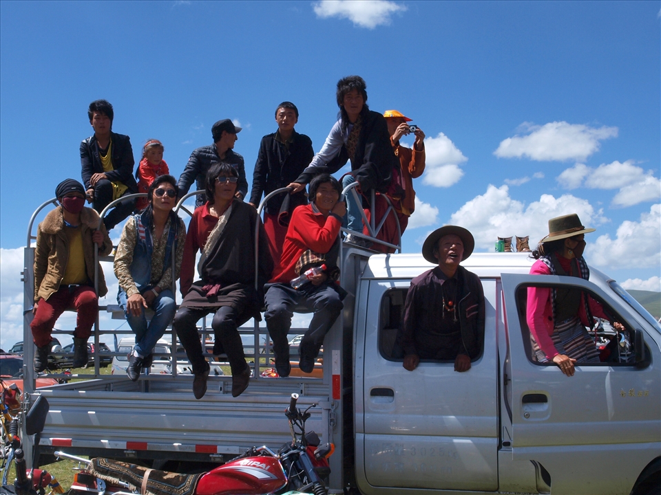 As more crowds gather more chose a better view from the top of their vechiles.