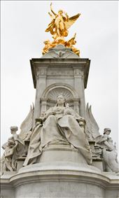 Queen Victoria statue: by laurenstrong, Views[439]