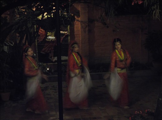 dancing girls in the Themal House