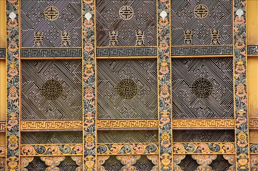  Intricate patterns in the Punakha monastery 