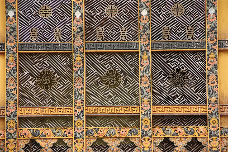  Intricate patterns in the Punakha monastery 