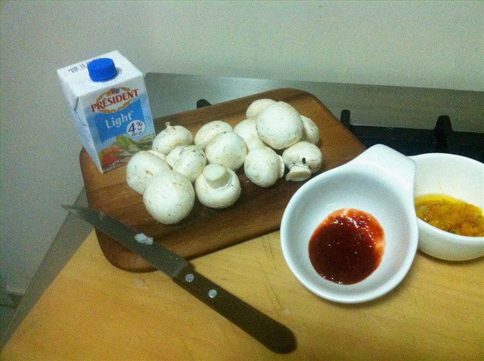Cream, mushrooms, paprika paste and peruvian yellow pepper mixture