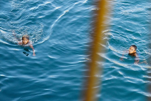 Basilan is not a rich province of the Philippines and poverty is rampant. Due to this, even children dive and swim to help their families earn something for their everyday lives.