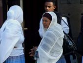 The street show, the collective event that puts people together...Silent reactions, pasiv.. but, in a way,  involved.: by lexandra, Views[228]