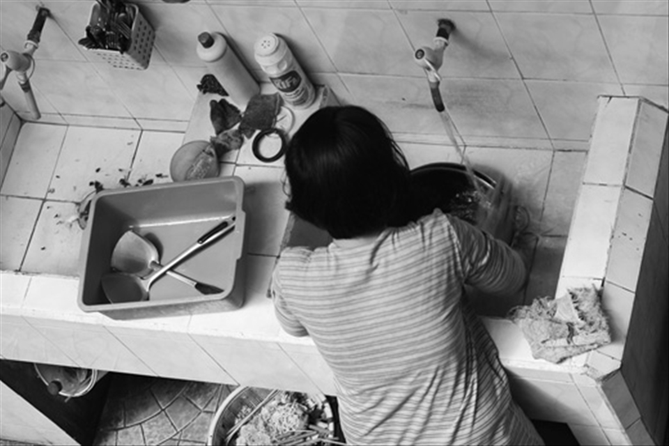 No washing dishes by machine, all by hands.