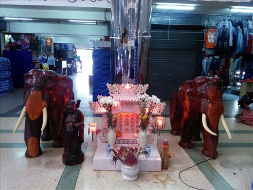 worship of Buddha in market