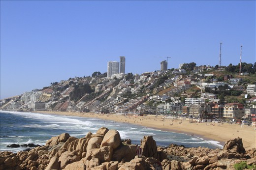 A little bit of nature and some human fabrications. The coastline of Vinña del Mar gets its beauty from both