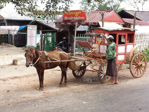 Hpa-an. Buggy taxi.