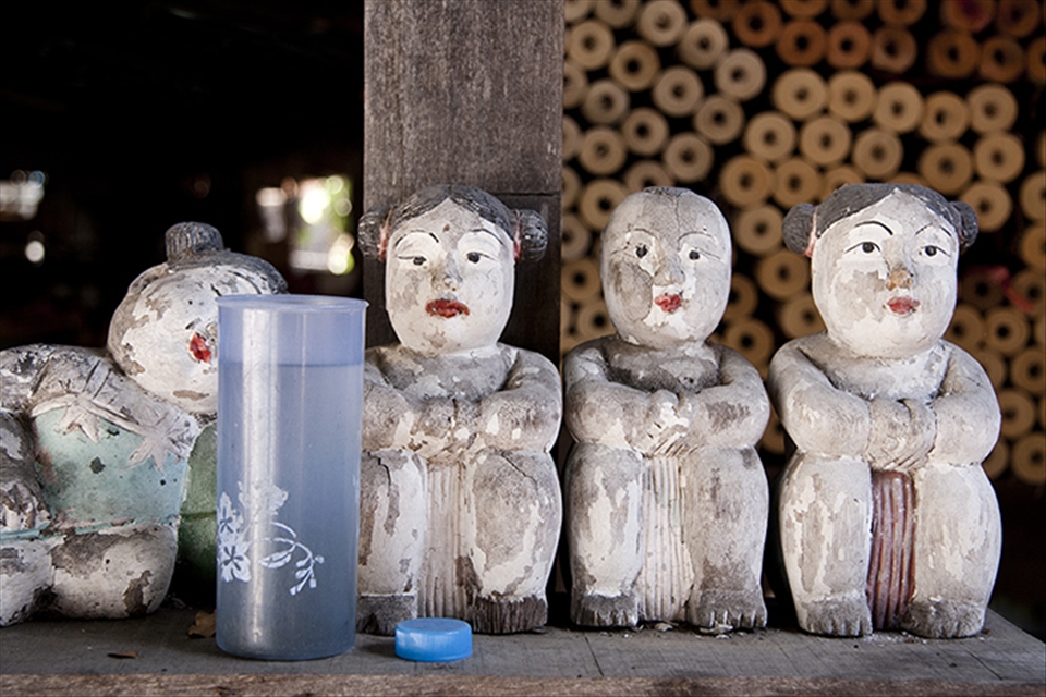 Little statues form a blessing.