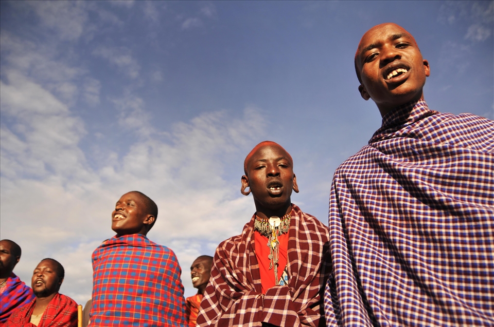 Young Massais preparing for a night-hunting. Masai Mara reserve. Kenya.