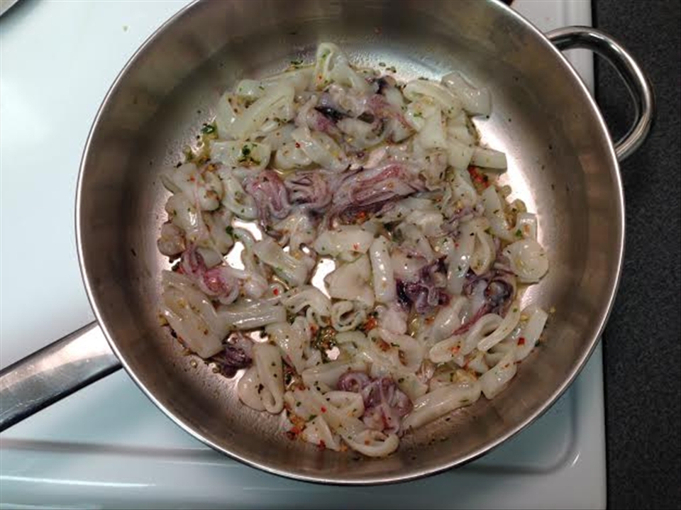 chilli basil garlic and squid in the pan