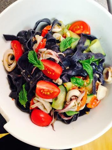 tagliatelle al nero di seppia con calamari