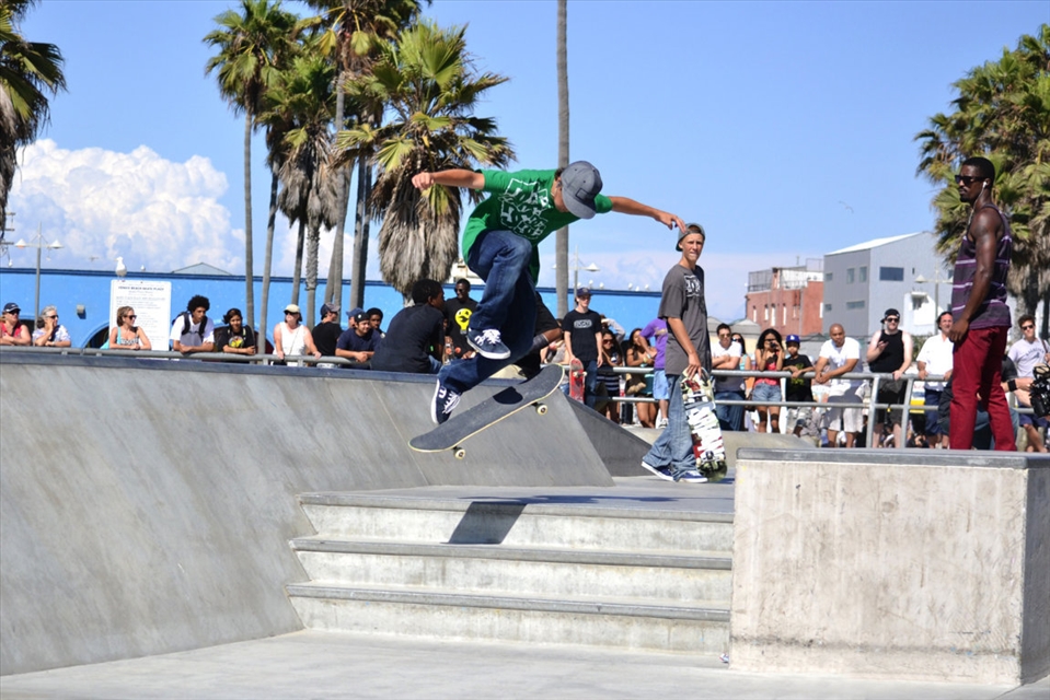 Meanwhile, teenagers start to challenge each other to get the laudest reaction..