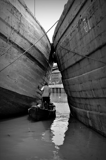 Pinched in between - Sunda Kelapa Port (Jakarta)