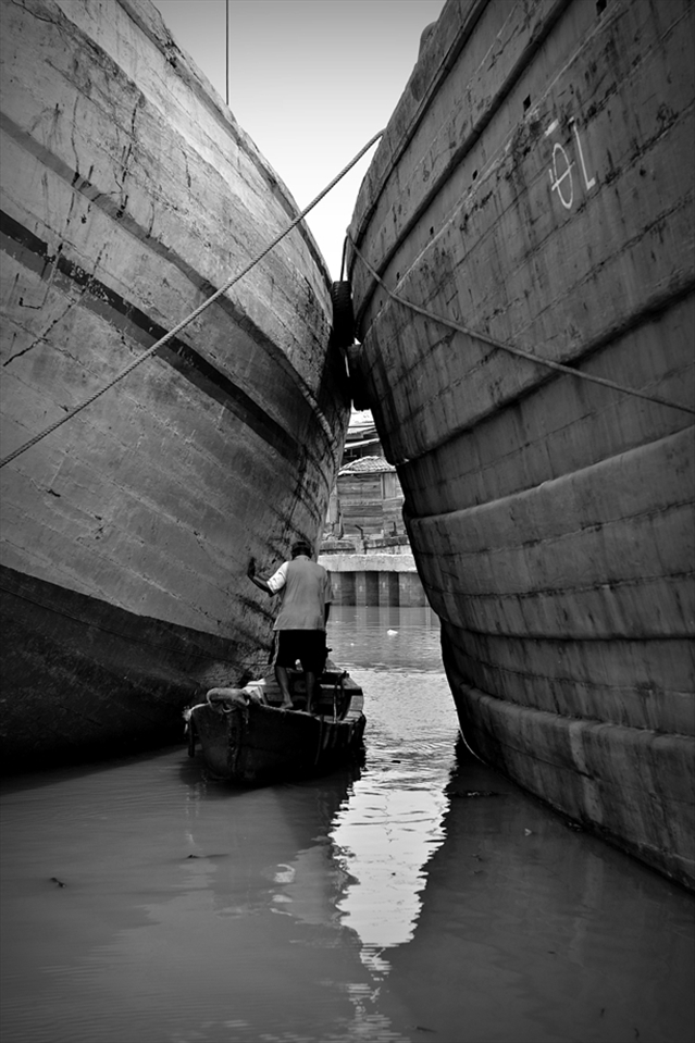 Pinched in between - Sunda Kelapa Port (Jakarta)