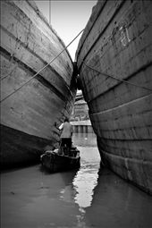 Pinched in between - Sunda Kelapa Port (Jakarta): by livinglifesofree, Views[432]
