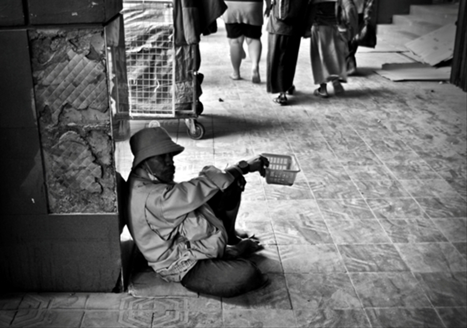 Beggar in Malioboro. Jogjakarta covered with ash from Kelud volcano eruption.