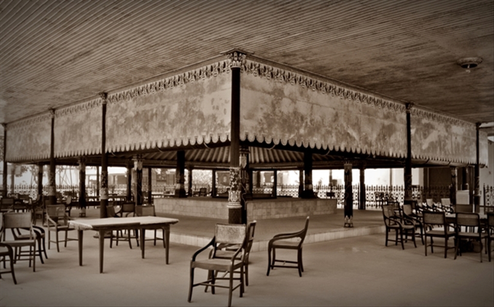 Jogjakarta royal palace.Jogjakarta covered with ash from Kelud volcano eruption.