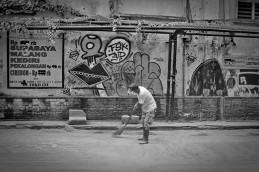 Malioboro. Jogjakarta covered with ash from Kelud volcano eruption.