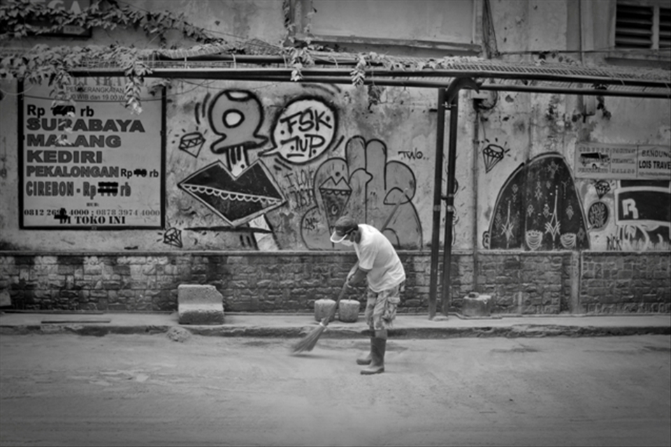 Malioboro. Jogjakarta covered with ash from Kelud volcano eruption.