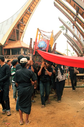 Grandsons lift the coffin, bring it to the hill,to honour their late grandfather