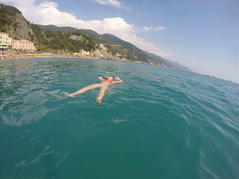 Float on (in Cinque Terre)