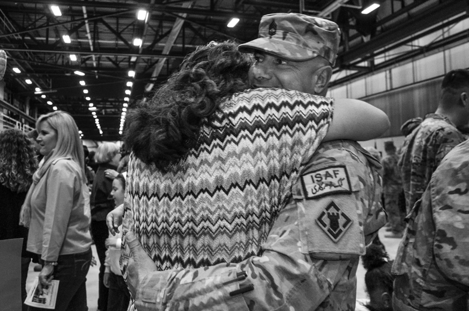 Laura and Jesus found each other in the crowd and hugged tightly for several minutes. That was the first of many nights that Jesus will sleep at home with his family again. Life of a military family is not easy; they must face emotional challenges day by day, especially when the soldier is in the war front, but this is one of their happiest days.