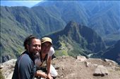 Es conveniente hacer temprano la montaña de Machu Picchu porque sino mas tarde hace mucho calor. Nos tomó 1,30hs subir hasta la cima todo en subida. Desde allí se tiene desde arriba una vista panorámica de las ruinas y del paisaje que también aporta mucho a que Machu Picchu sea la maravilla natural que es. De bajada fue 1hs más.: by loloberlin, Views[537]