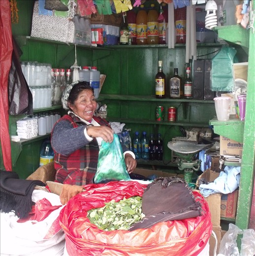 A partir de ese momento mascaríamos coca con yusta, que es un preparado que acentúa los efectos de la hoja.