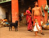 After being able to separate the guys from my camera I keep moving around! There is this family, very quiet and standing still. It surprises me so I stare a little!...they are actually observing as well! But again, what?: by looks, Views[289]