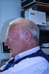 Ron Hoskins Breeder of a new strain of parasitic resistant bees: by louieontheroad, Views[317]