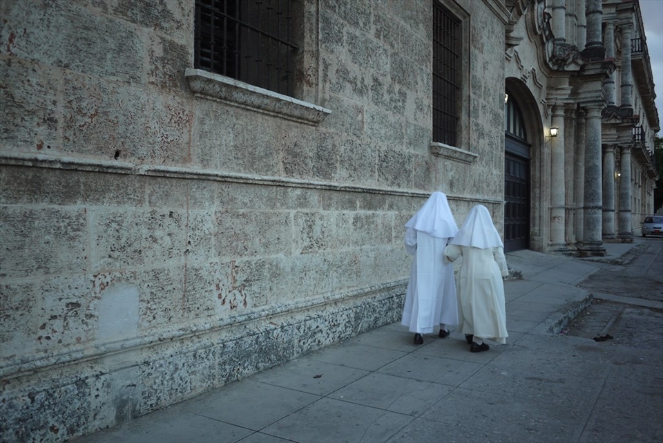 Havana - nuns go back to their convent after the New Year's high mass