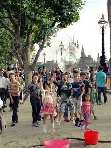 When I came down of London Eye, I was just passing by when this man started doing some bubbles and all those kids began to play with it. I think it's a pretty simple picture but I like the way it captured the joy of the moment.