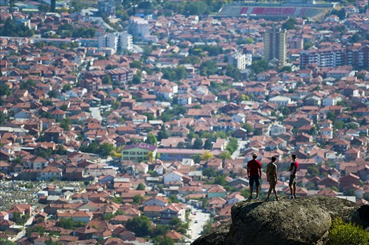 Sharp rock takes its toll on the fingers, a rest day was scheduled for hiking.
