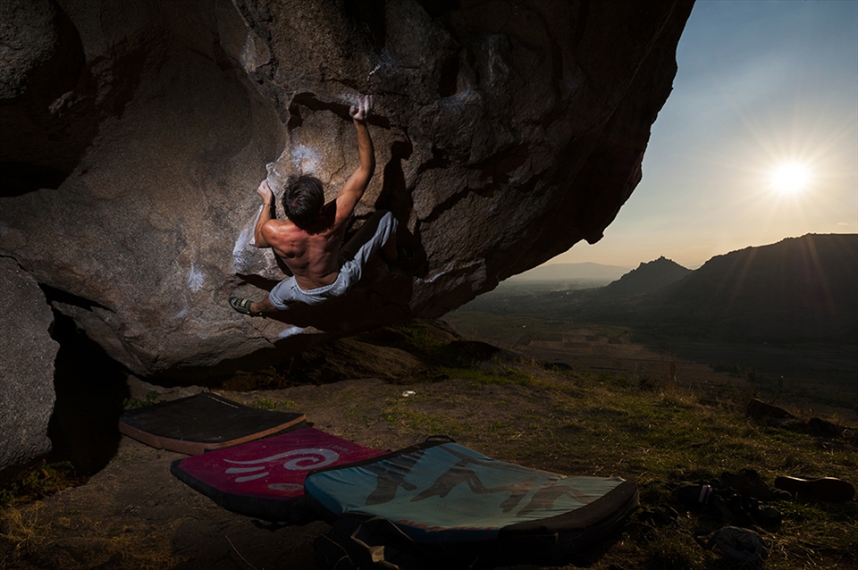 Like on the national flag, the Sun scattered its rays over this divine place.